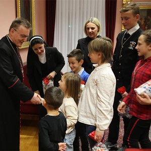 Susret kardinala Bozanića i štićenika Caritasove Kuće sv. Franje
